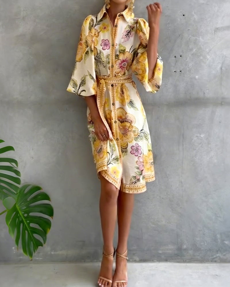 Bedrucktes Kleid mit Laternenärmeln und Reverskragen