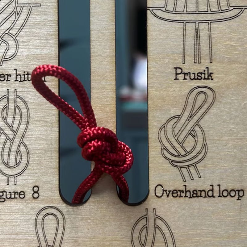 Knotting training board