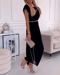 Lang sort festkjole med dyb V-udskæring