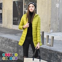 Kevyt puolipitkä takki naisille