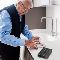 28-Compartment Large-Capacity Portable Pill Organizer