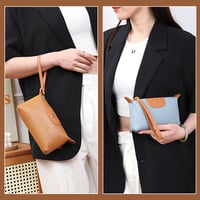 Handliche Leder-Clutch, große Geldbörse mit Reißverschluss am Handgelenk
