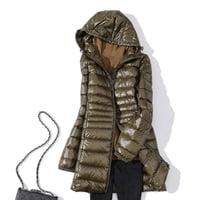 Kevyt puolipitkä takki naisille