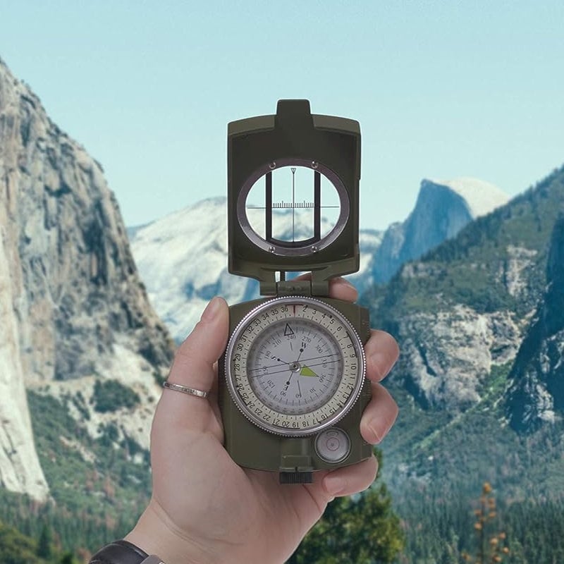 Multifunktionaler Militärkompass für Peilung und Navigation