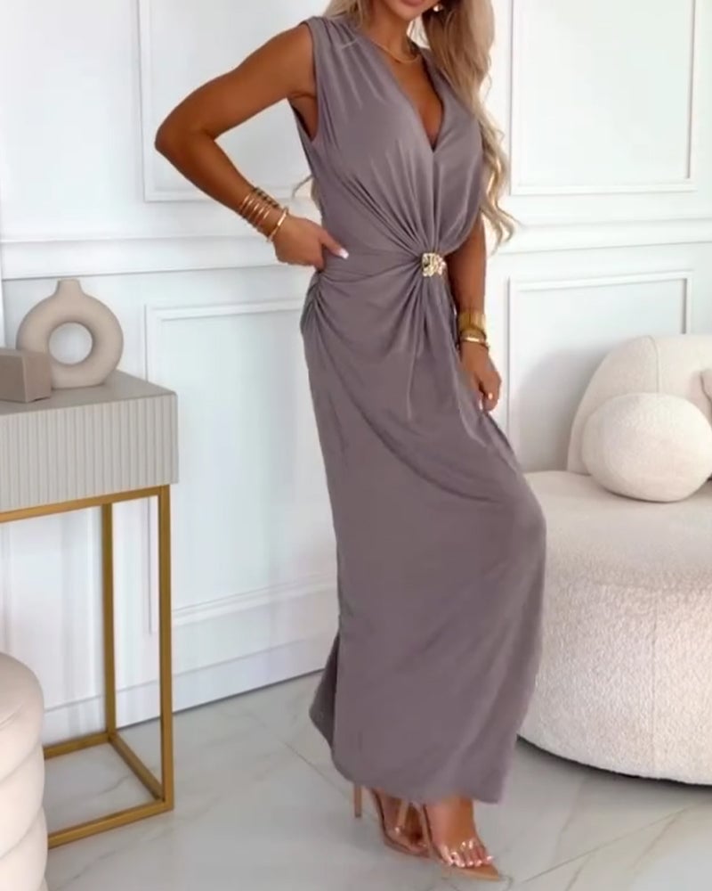Sleeveless Pleated Waist-Cinching Maxi Dress