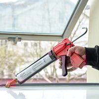 SAKER® Caulking Gun with Scrapers