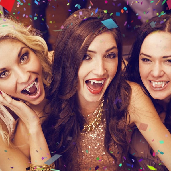 Colmillos de vampiro retráctiles