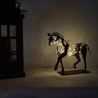 Vägghängande hem "Adonis" hästskulptur