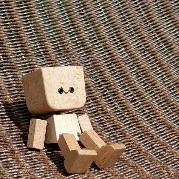 Wackelnder Holzfigur-Mann