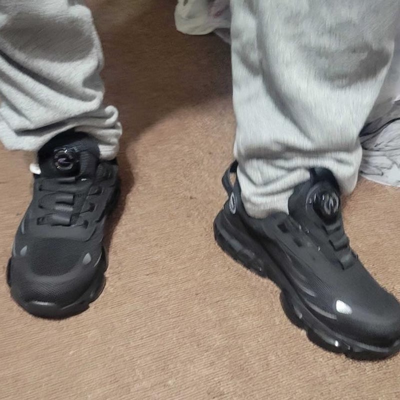 Stoßfeste Sicherheitsschuhe mit Drehknopf