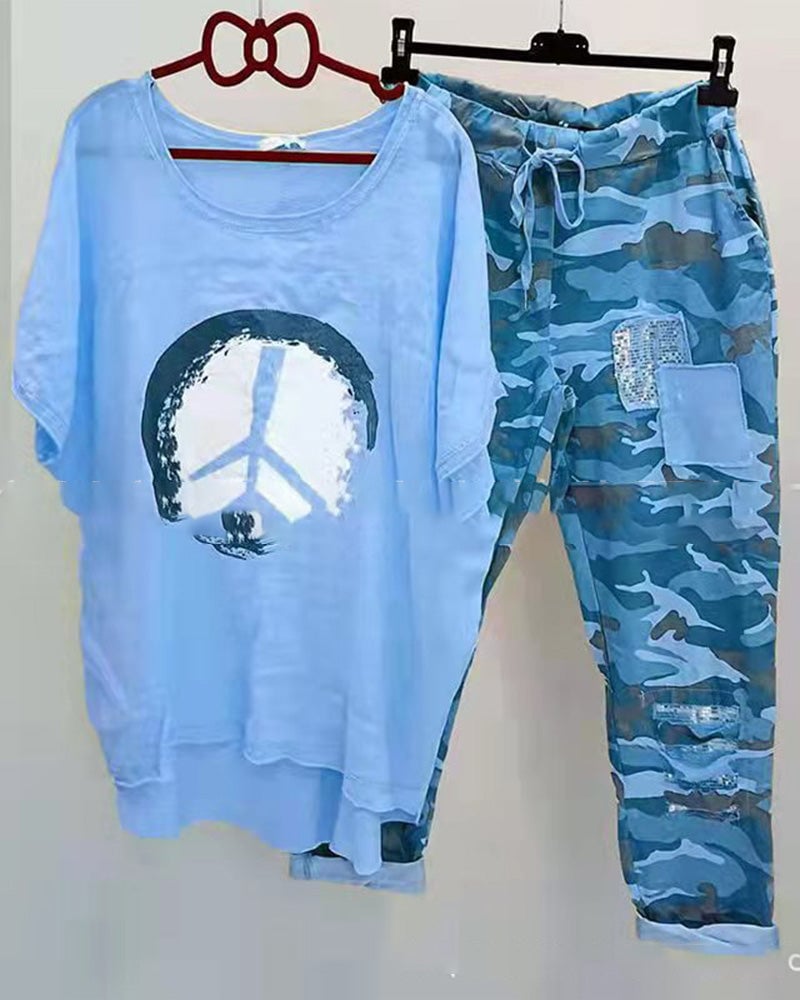 To-delt sæt | Peace T-shirt og bukser med camouflageprint