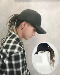 Baseballkappe mit integrierter Dreadlock-Perücke