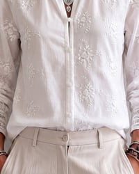 Blus Ruffle Kant Mandarin Krage