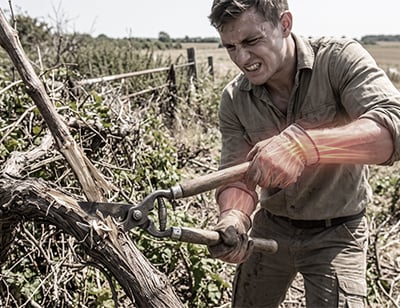 Manual pruning tool struggling to make a clean cut