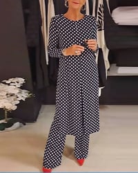 Elegant pak met stippen en split