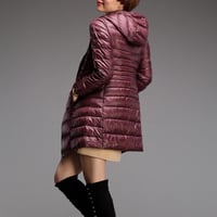 Kevyt puolipitkä takki naisille