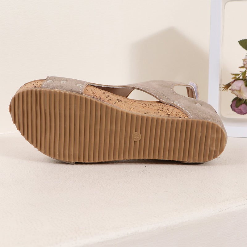 Studded Wedge Peeptoe Sandalen