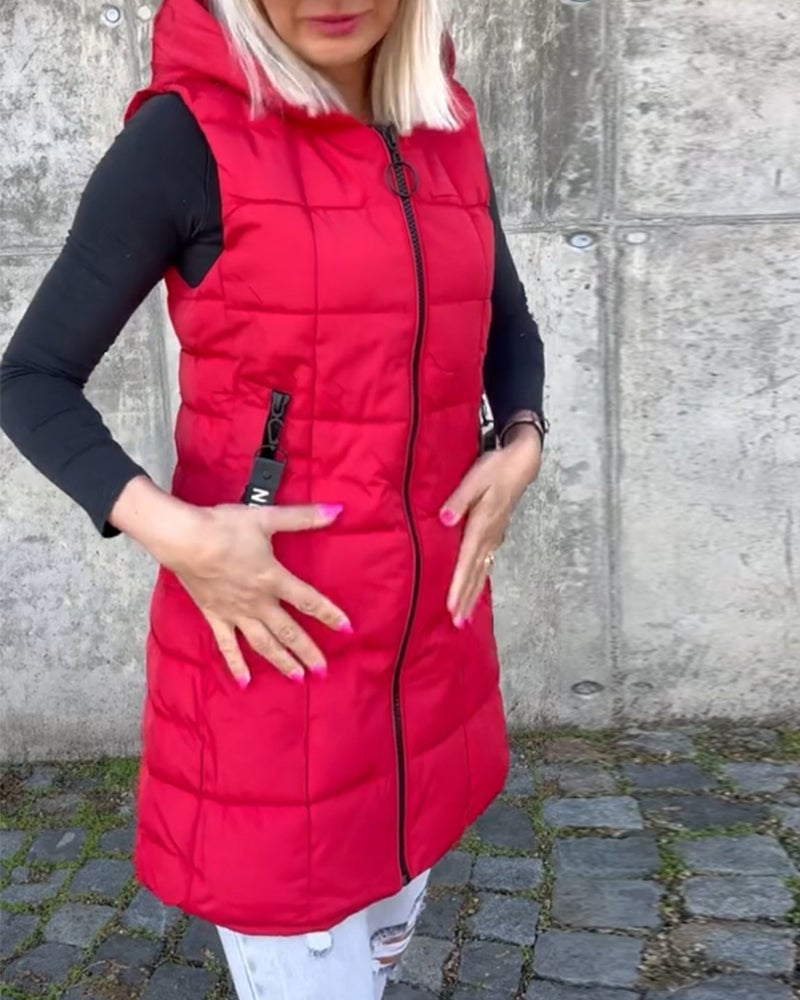Mouwloze, gewatteerde jas met capuchon en ritssluiting