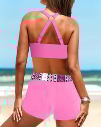 Højtaljet bikini med geometrisk print