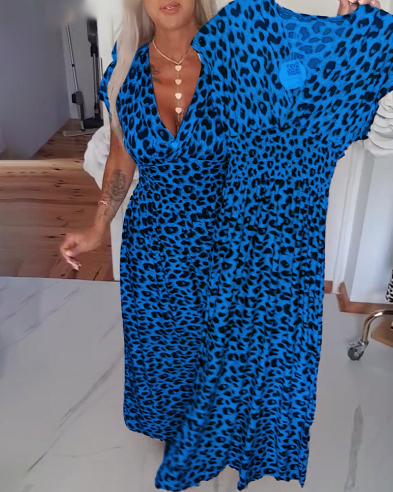 Elegante jurk met luipaardprint en v-hals