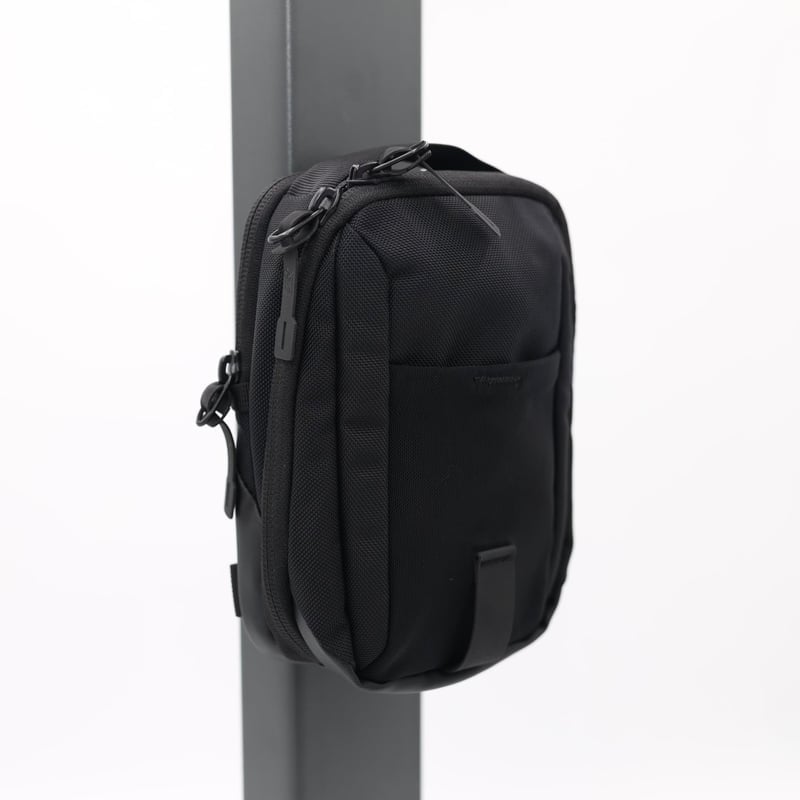 Saker Magnetic Gym Bag