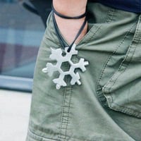 Amenitee® 18-in-1 Snowflake Multi-Tool (gift set)