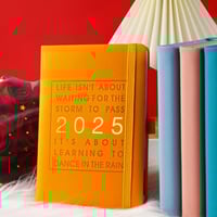 2025 Én dag, én side  Daily Planner - din ultimate gavekalender