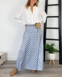 Elegant nederdel med geometrisk print
