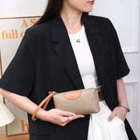 Handliche Leder-Clutch, große Geldbörse mit Reißverschluss am Handgelenk