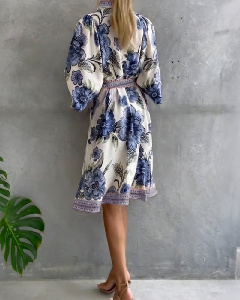 Bedrucktes Kleid mit Laternenärmeln und Reverskragen
