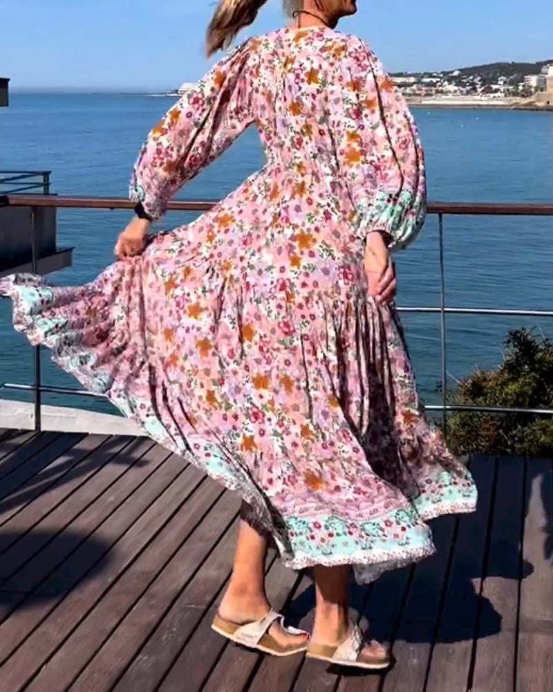 Kleid mit Blumendruck und V-Ausschnitt