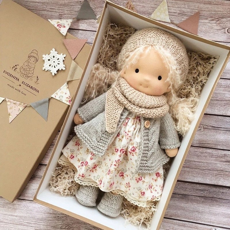 Bambola Waldorf fatta a mano