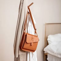 Umhängetasche aus Leder mit einzigartigem Design