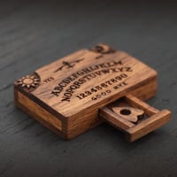 Miniatur-Spiritusbrett mit Schublade