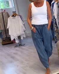 Jeans Med Resårmidja I Avslappnad Stil