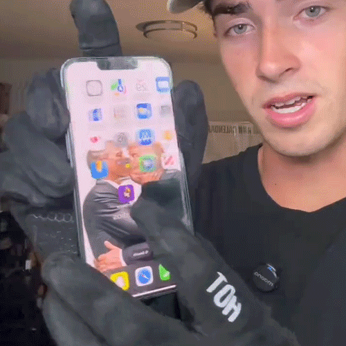 Animated demonstration of flipping back a heated glove fingertip to tap a smartphone