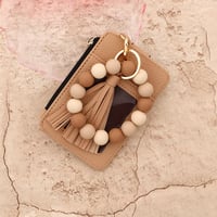Stylischer Kartenhalter mit Silikon-Perlen-Armband