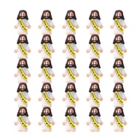 Mini-Jesus-Figuren mit dem Slogan „Jesus liebt dich“