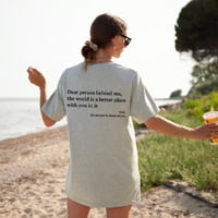 'Dear Person Behind Me' Unisex T-skjorte