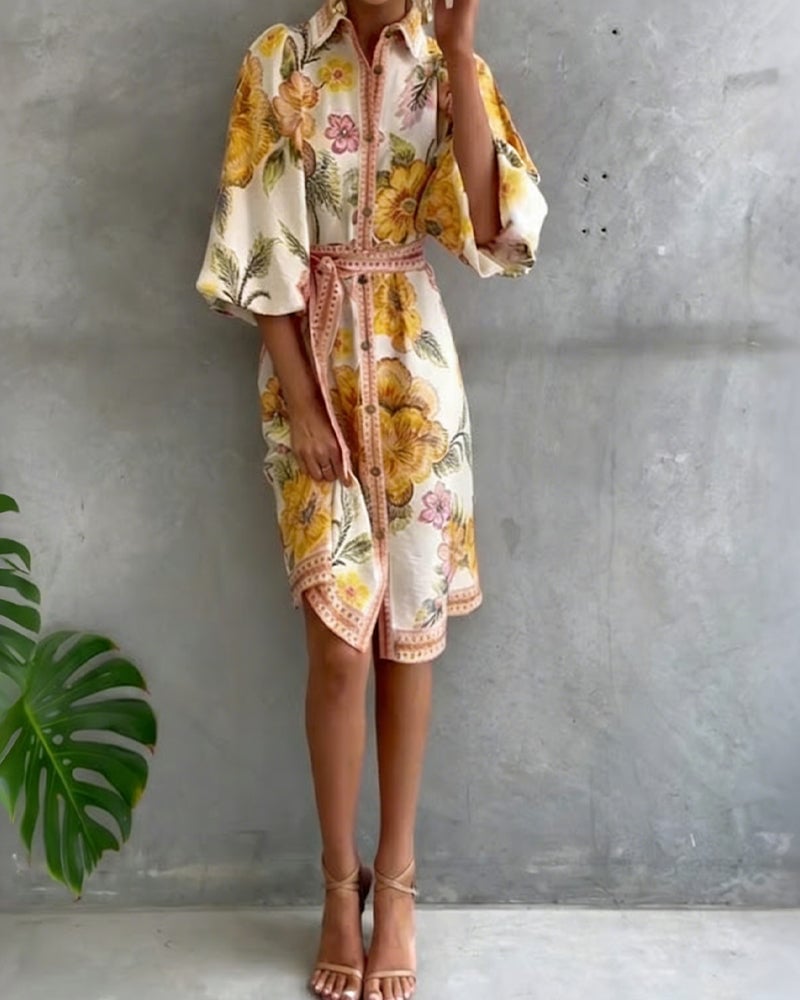 Bedrucktes Kleid mit Laternenärmeln und Reverskragen