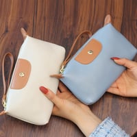 Handliche Leder-Clutch, große Geldbörse mit Reißverschluss am Handgelenk