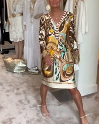 Robe décontractée à col en V et imprimé rétro