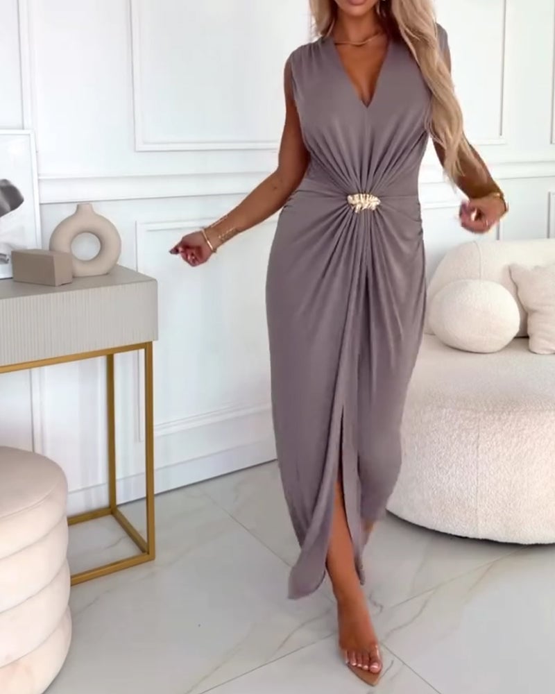 Sleeveless Pleated Waist-Cinching Maxi Dress