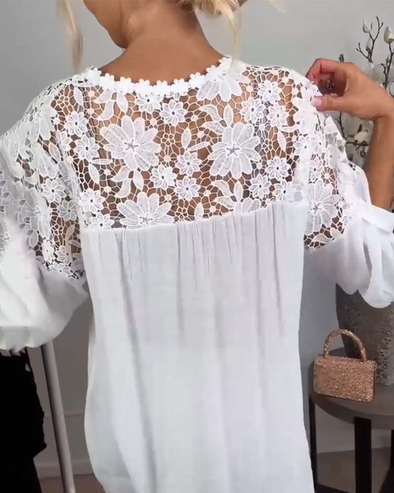 Round Neck Lace Patchwork Floral Blouse