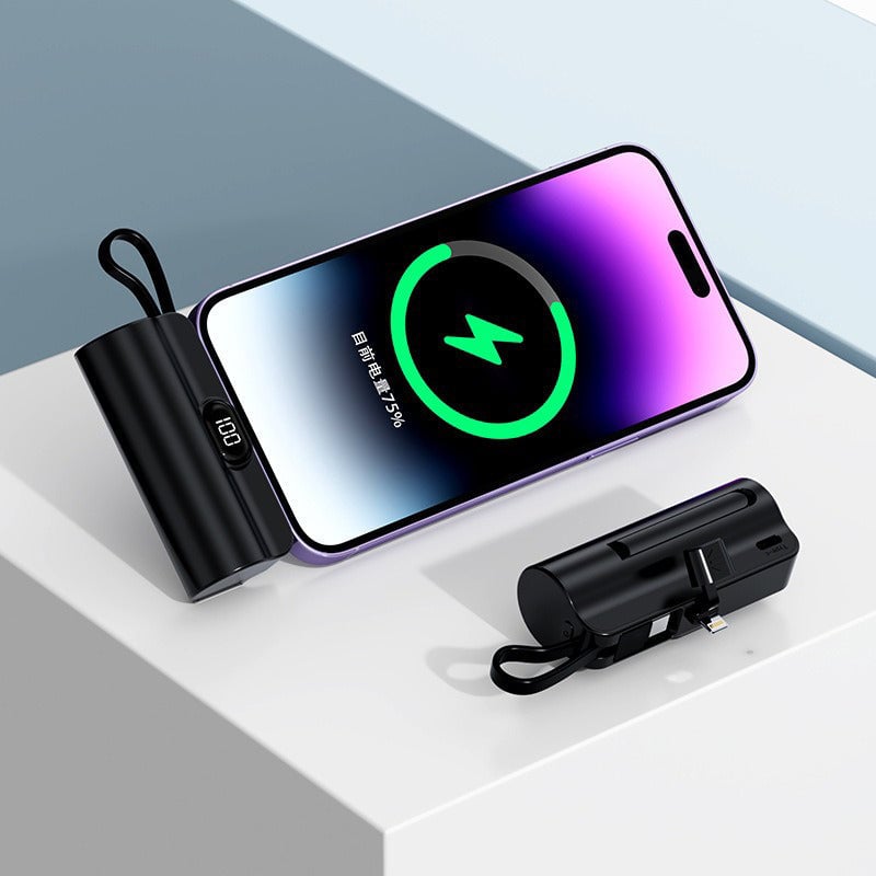 Mini Powerbank-Kapsel Mit Integriertem Ladekabel