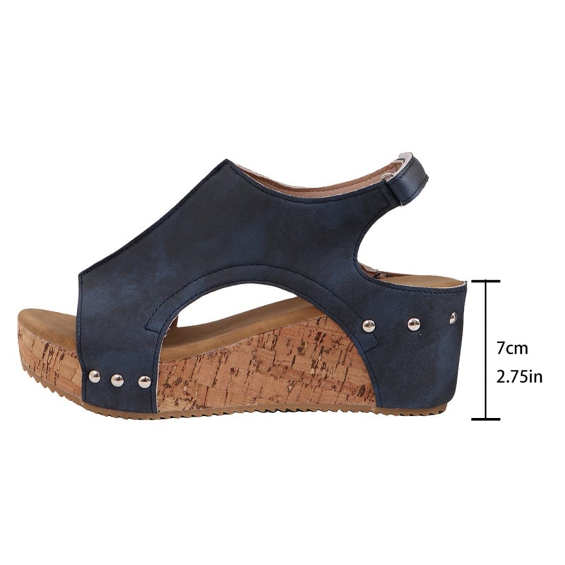Studded Wedge Peeptoe Sandalen