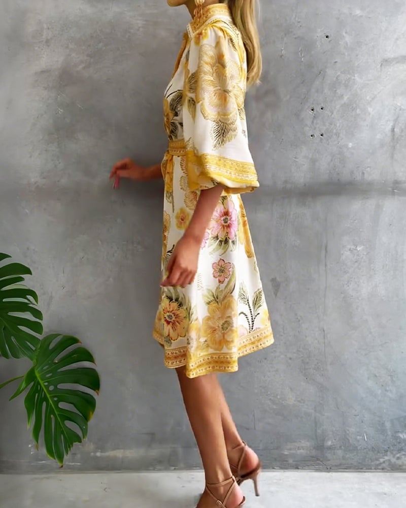 Bedrucktes Kleid mit Laternenärmeln und Reverskragen