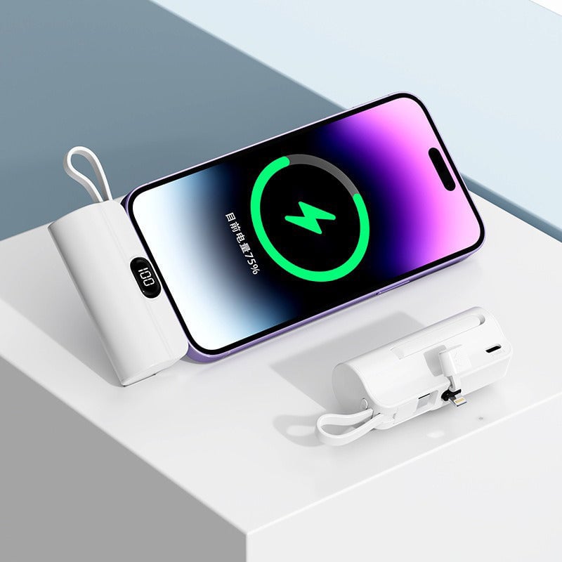 Mini Powerbank-Kapsel Mit Integriertem Ladekabel