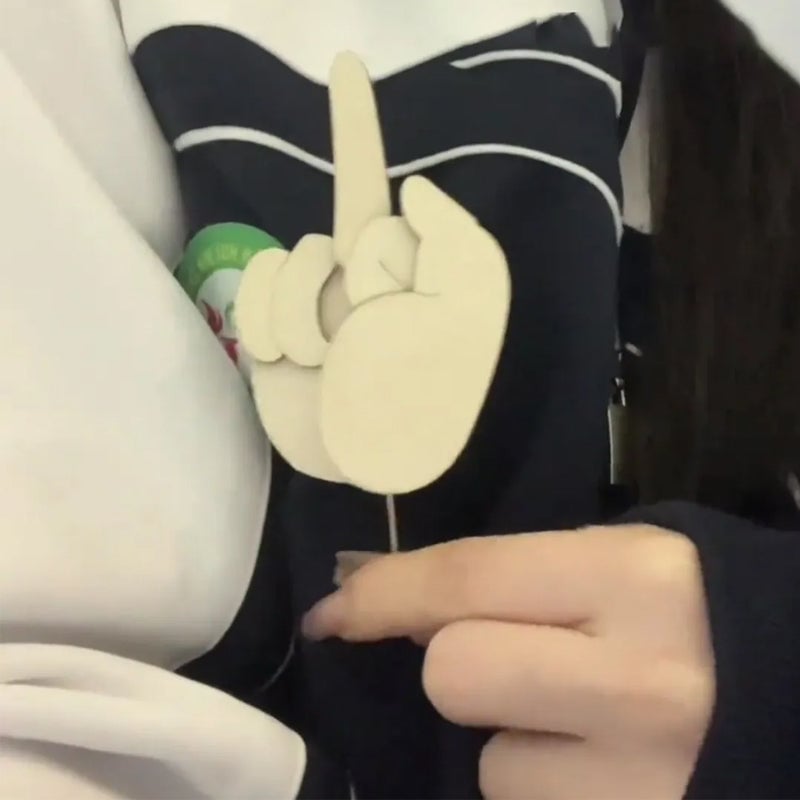 Morsom trefingerbrosje