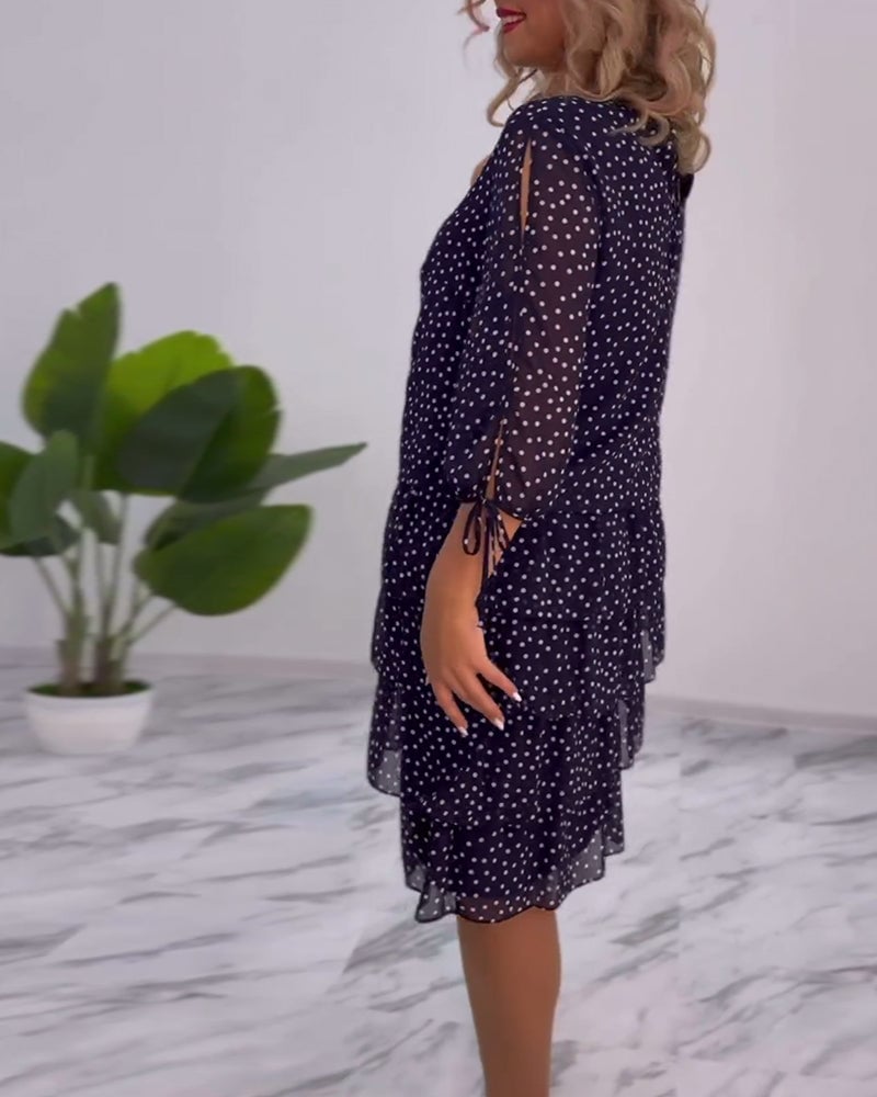 Robe élégante superposée à imprimé pois